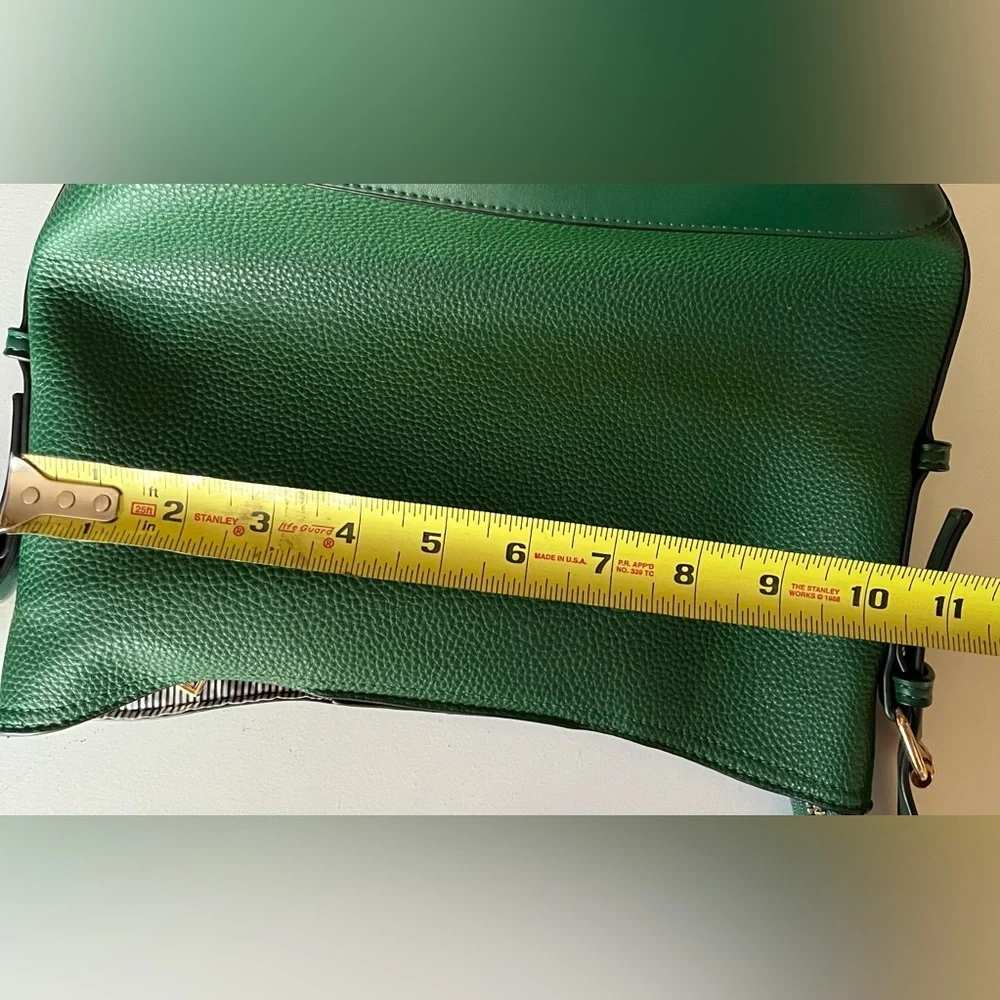 Louenhide green faux leather crossbody purse, zipper closure interior pockets